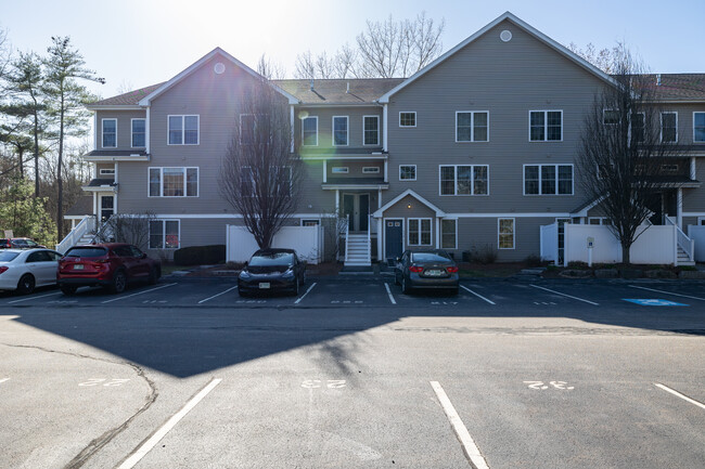 Maple Ridge in Merrimack, NH - Foto de edificio - Building Photo