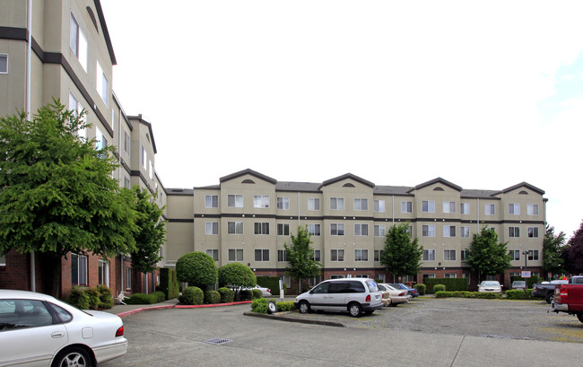 Cedar River Court Apartments in Renton, WA - Building Photo - Building Photo