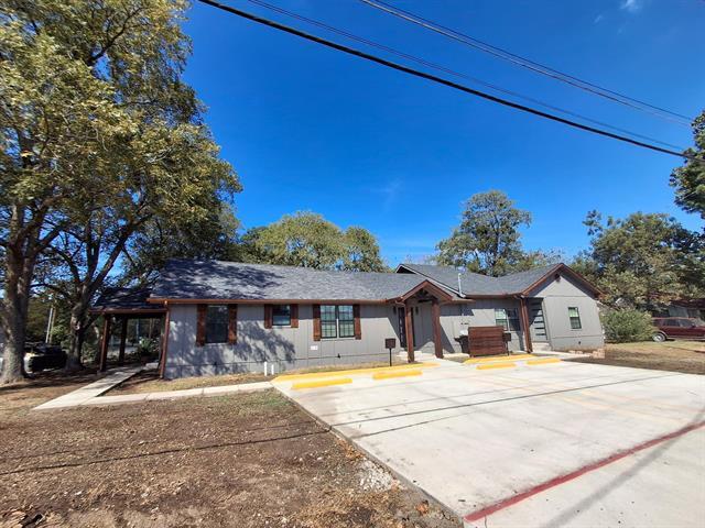 900 Chestnut St in Commerce, TX - Building Photo