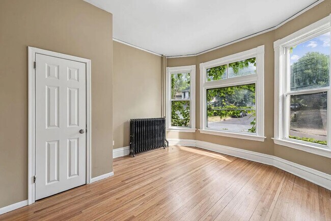 548 Minnehaha Ave E-Unit -Unit 1 in St. Paul, MN - Building Photo - Building Photo