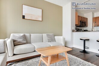 300 N Canal St in Chicago, IL - Building Photo - Building Photo