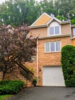 48 Edgefield Dr in Morris Plains, NJ - Building Photo