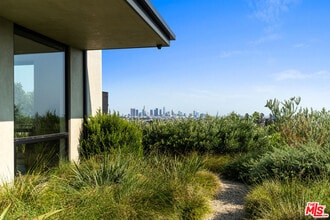 2216 Winona Blvd in Los Angeles, CA - Building Photo - Building Photo