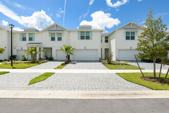 373 Salisbury Cir in Fort Pierce, FL - Building Photo - Building Photo