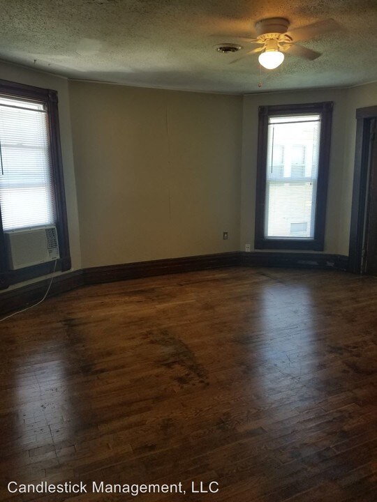 105 SW Buchanan St in Topeka, KS - Building Photo