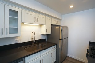 Cynthia Gardens in West Hollywood, CA - Building Photo