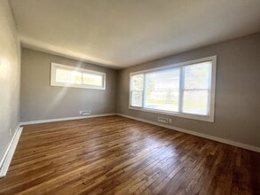 8919 W Hampton Ave in Milwaukee, WI - Building Photo - Building Photo