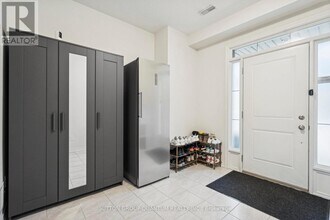 18 Lakefront Dr in Hamilton, ON - Building Photo - Building Photo