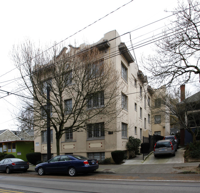 2060 NW Lovejoy St in Portland, OR - Foto de edificio - Building Photo