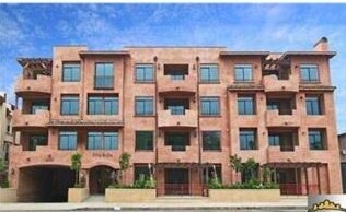 Villa Sofia (Woodman) in Sherman Oaks, CA - Building Photo