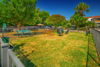 The Ascent Apartments in San Antonio, TX - Building Photo - Building Photo