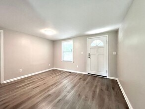 1239 Log Cabin Rd in Charlotte, NC - Building Photo - Building Photo
