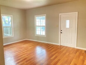 104 May Ave in Cleburne, TX - Building Photo - Building Photo