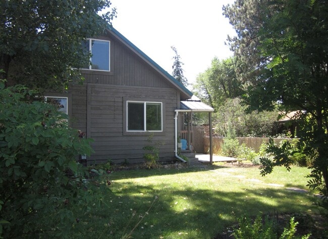 365 SE Miller Ave