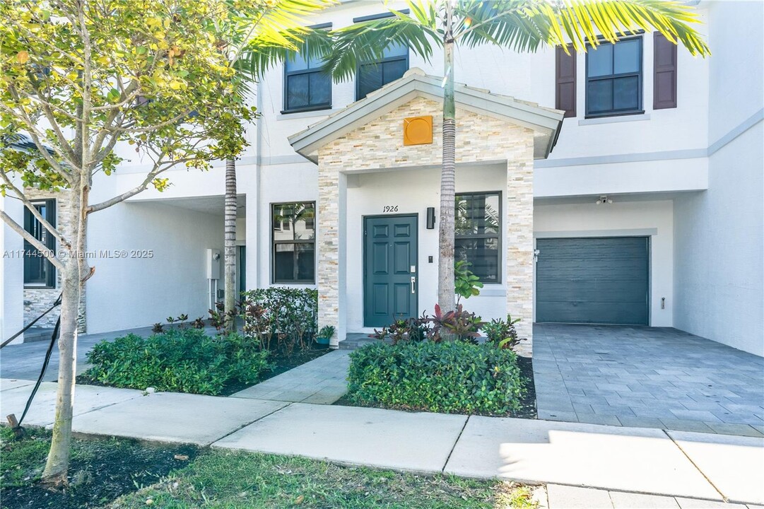 1926 SW 5th Rd in Fort Lauderdale, FL - Foto de edificio