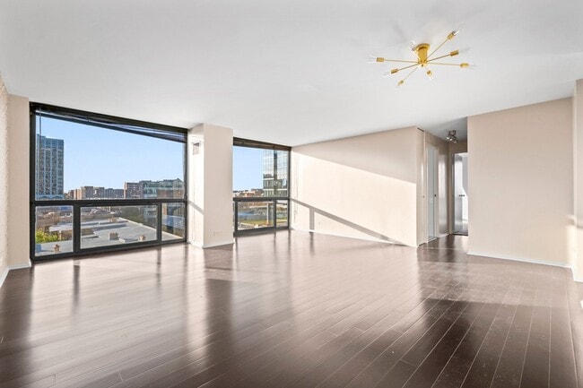 4343 N Clarendon Ave, Unit 717 in Chicago, IL - Building Photo - Building Photo