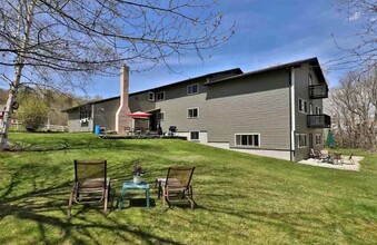 2461 Killington Rd, Unit 2 in Killington, VT - Building Photo - Building Photo