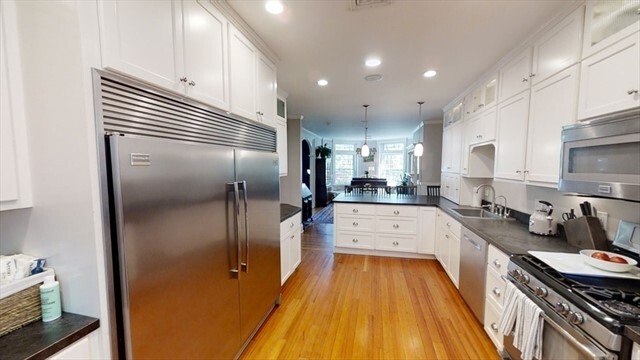 7 Strathmore Rd, Unit 3 in Brookline, MA - Building Photo