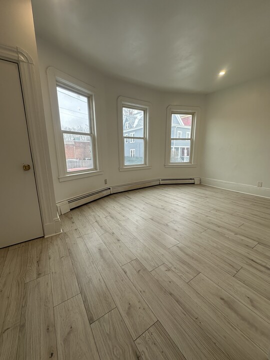 163 Washington St, Unit 1 in Boston, MA - Building Photo