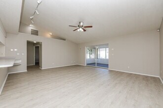 2877 48th Way E in Bradenton, FL - Foto de edificio - Building Photo