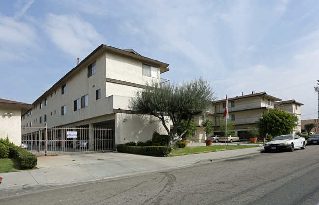 Villa Bella Apartments in Hawthorne, CA - Building Photo - Building Photo