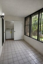 10885 NW 7th St, Unit Apt. #21 in Miami, FL - Foto de edificio - Building Photo