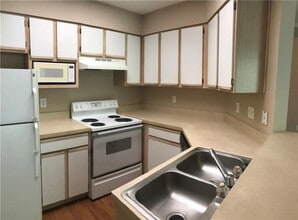 6000-14 Shepherd Mountain Cove in Austin, TX - Building Photo - Building Photo