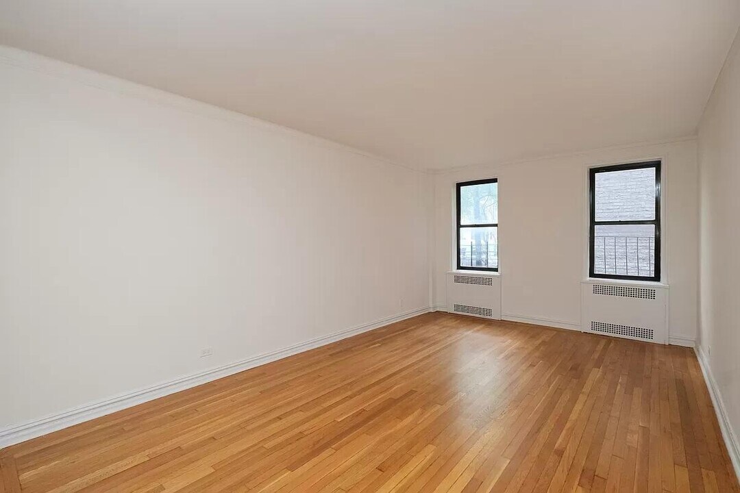 55 E 190th St in Bronx, NY - Building Photo