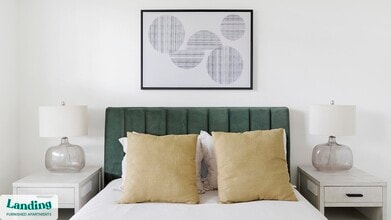 7373 Valley View Ln, Unit 1066 in Dallas, TX - Foto de edificio - Building Photo