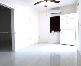 60 SW 58th Ct, Unit C in Miami, FL - Building Photo - Building Photo