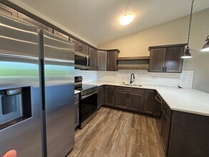 103 N Oak Park Ave in Colfax, IA - Foto de edificio - Building Photo