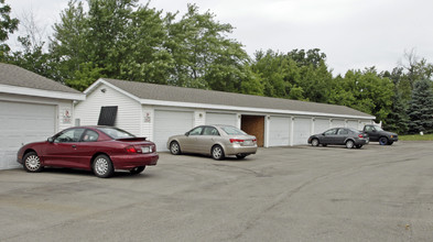 Oakridge Condo Apartments in Darien, WI - Building Photo - Building Photo