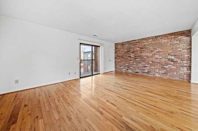 4012 Oak St, Unit 64111 in Kansas City, MO - Building Photo - Building Photo