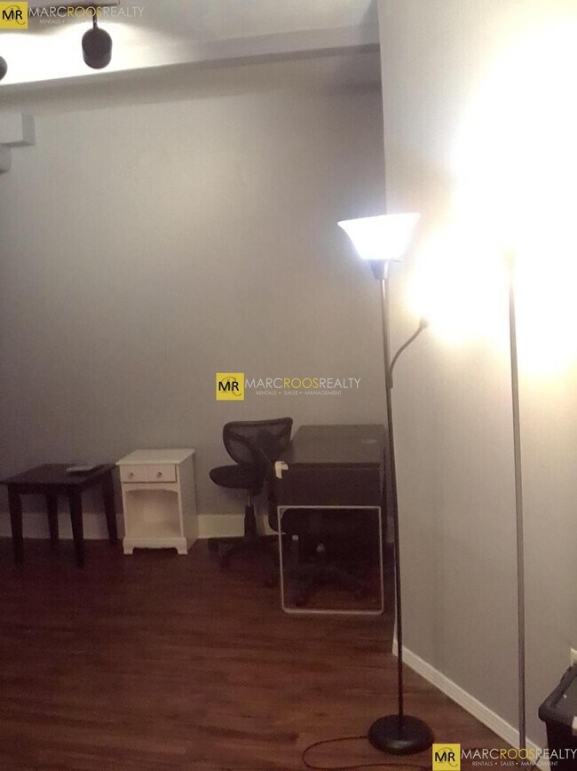 33 Bay State Rd, Unit 4R in Boston, MA - Building Photo - Building Photo