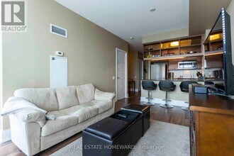 15 Viking Ln in Toronto, ON - Building Photo - Building Photo