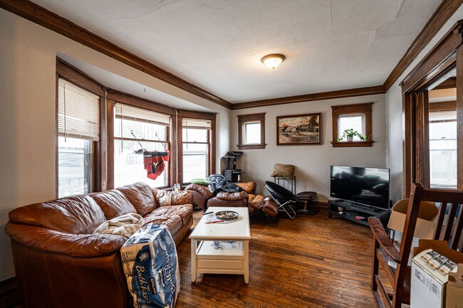 1831 E Kenwood Blvd in Milwaukee, WI - Foto de edificio - Building Photo
