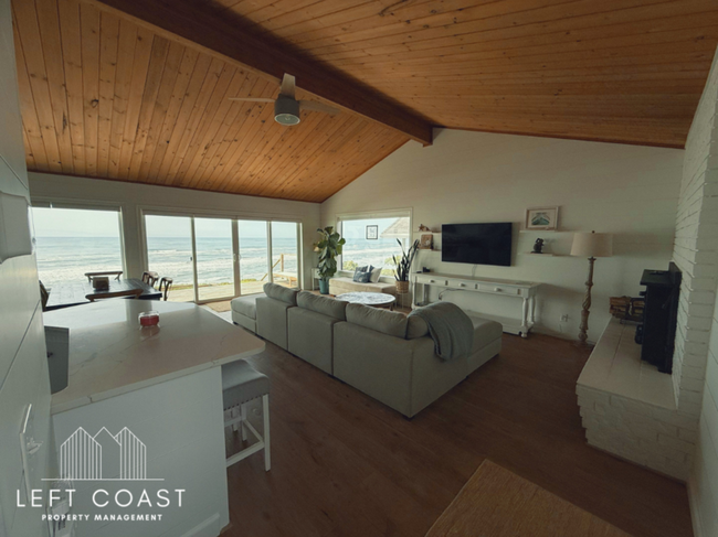8788 SW Marine View St in South Beach, OR - Building Photo - Building Photo