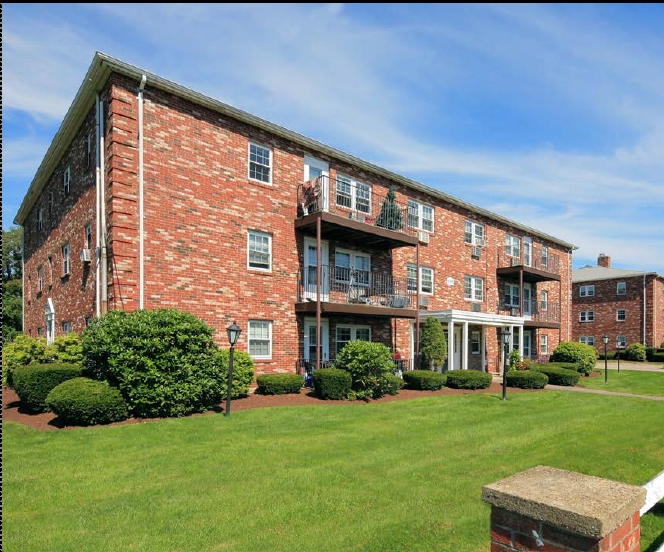 Weymouth Place in Weymouth, MA - Foto de edificio