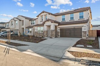 15889 Mavericks Ln in Lathrop, CA - Foto de edificio - Building Photo