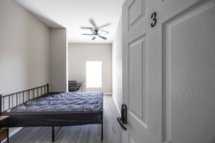 3300 NW 15th Ln in Cape Coral, FL - Building Photo