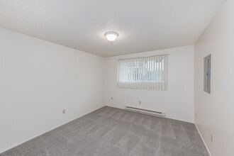 White House Apartments in Kent, WA - Building Photo - Interior Photo