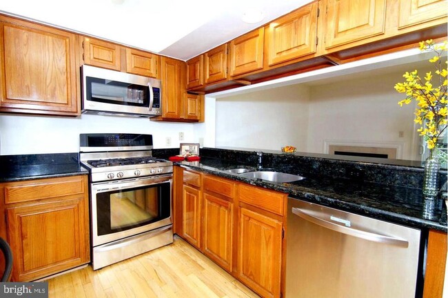 6581 Cypress Point Rd in Alexandria, VA - Building Photo - Building Photo