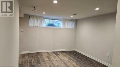 77 Blackwood Crescent in Hamilton, ON - Building Photo - Building Photo