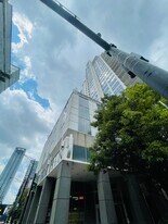200 W Grand Ave in Chicago, IL - Building Photo