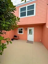 1000 Shorewinds Dr in Fort Pierce, FL - Building Photo