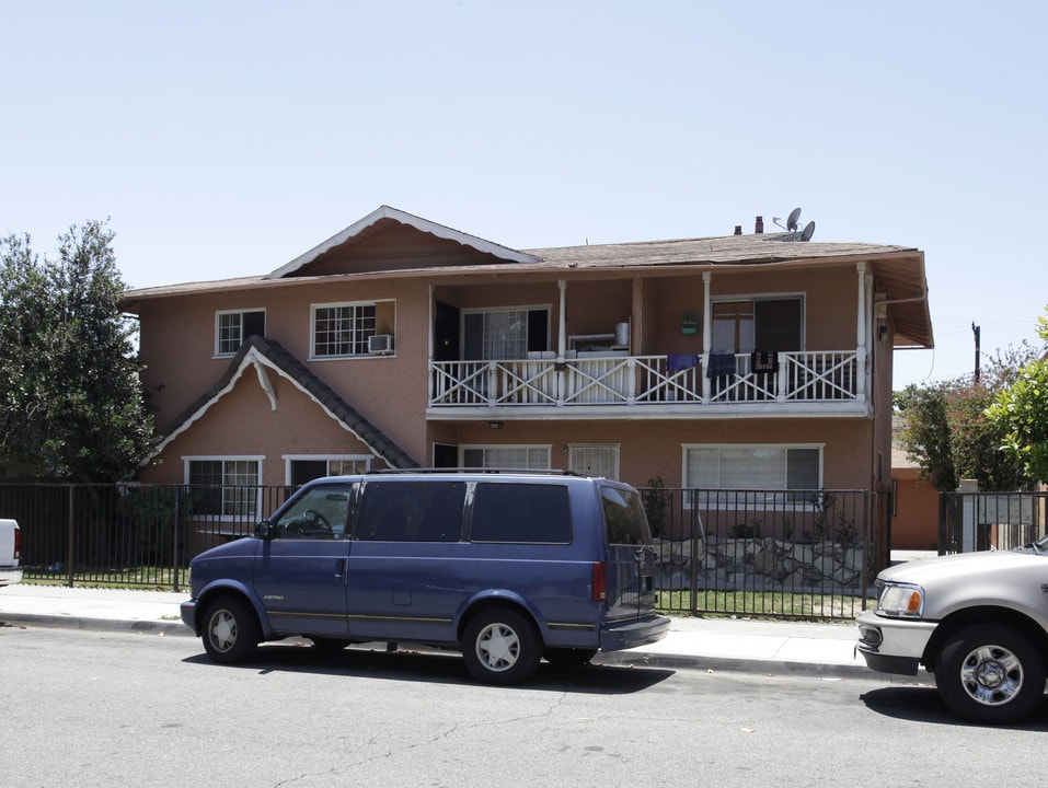 323 N Rose St in Anaheim, CA - Foto de edificio