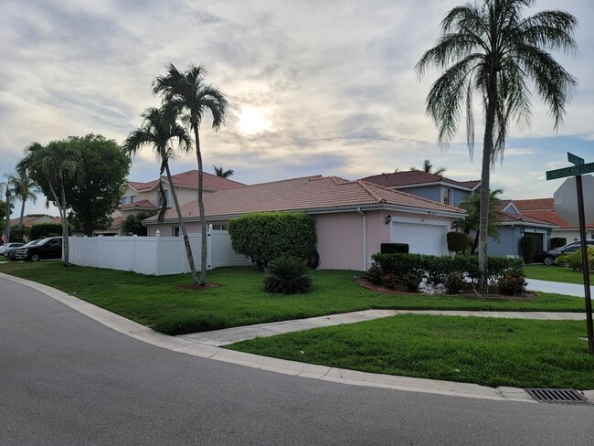 7189 Catalina Way in Greenacres, FL - Building Photo - Building Photo