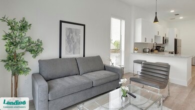 650 E Sycamore St in Denton, TX - Building Photo - Building Photo