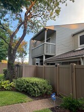 2379 Briarwest Blvd in Houston, TX - Building Photo - Building Photo