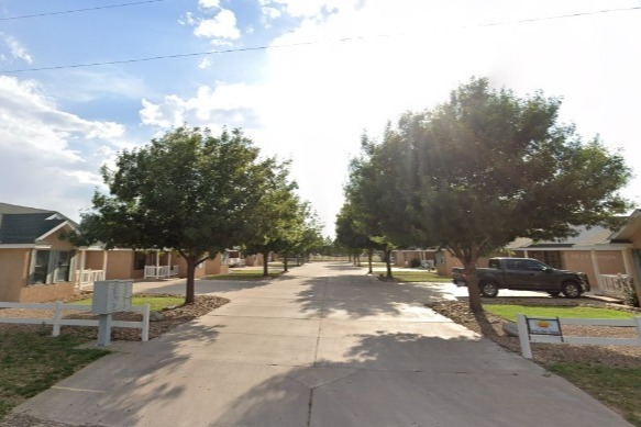 1920 South Avenue G in Portales, NM - Building Photo